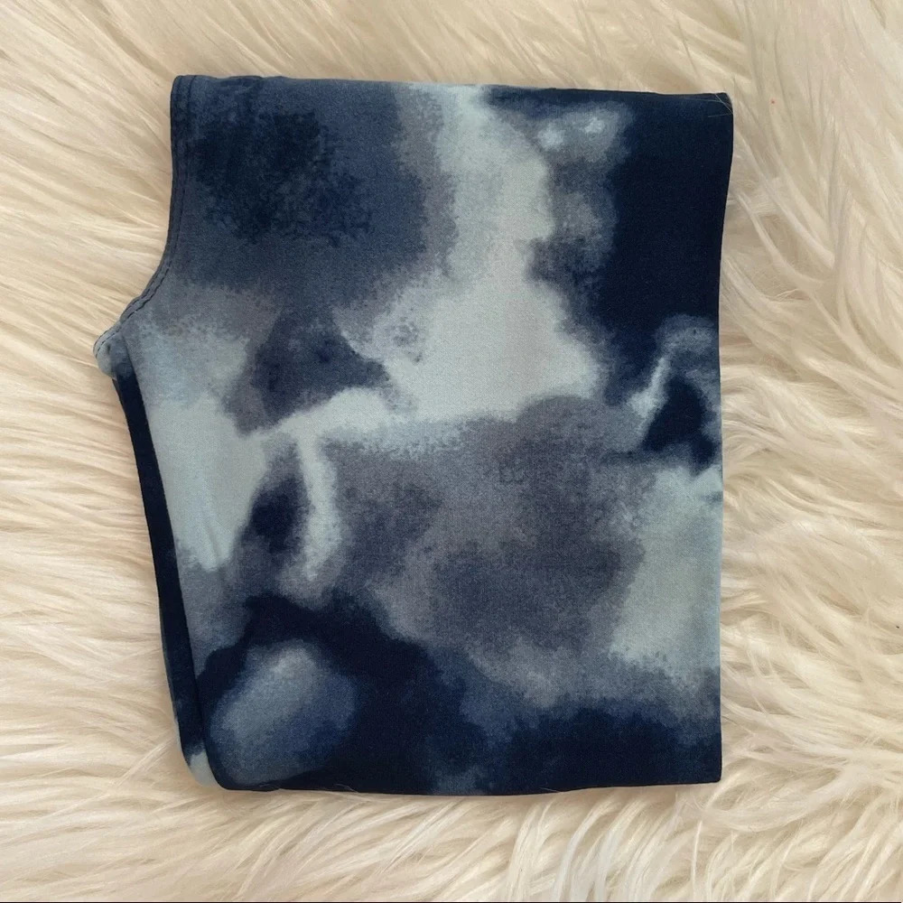 New! Girl’s Lularoe blue tie-dye leggings S/M